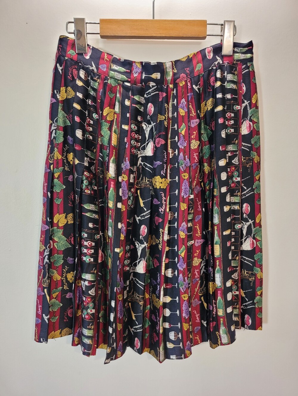 Vintage Nicole Miller 100% Silk Pleated Midi Skirt Wine Glass Bottles Print - L